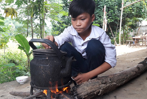Thanh Hóa cậu bé viết đơn xin thôi học vì nhà hết gạo